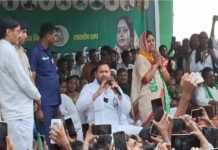 बिहार के पूर्व उपमुख्यमंत्री तेजस्वी यादव का छतरपुर में चुनावी जनसभा