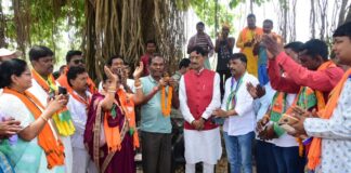संजय सेठ कर रहे क्षेत्र भ्रमण, प्रधानमंत्री की उपलब्धियों को गिनवा कर जनता से कर रहे वोट की अपील
