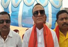 मडेगा पहुंचे पूर्व आईपीएस राजीव रंजन भाजपा के लिए मांगा वोट