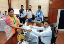 भाजपा प्रत्याशी सीता सोरेन ने किया नामांकन पत्र दाखिल, केंद्रीय मंत्री राजनाथ सिंह ने सभा को किया संबोधित