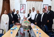 न्यायिक सुधार की मांग को लेकर राज्यपाल से मिला अधिवक्ता परिषद का प्रतिनिधिमंडल