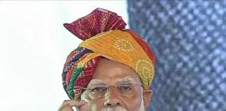पीएम मोदी का बयान: मुस्लिम युवाओं को पंक्चर बनाने वाला बताया, कांग्रेस और ओवैसी ने दिया करारा जवाब
