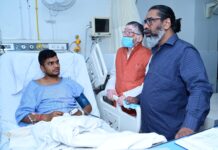 राज्यपाल और मुख्यमंत्री ने घायल जवान विष्णु सैनी से की मुलाकात
