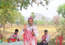 बिशप थियोडोर ने बैथरी गांव में मनाया ईस्टर