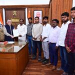 आदिवासी छात्र संघ ने राज्यपाल को सौंपा ज्ञापन, तीन सूत्री मांगों की पूर्ति की मांग की