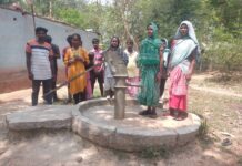 बुनियादी सुविधाओं के लिए तरस रहा सालखुडीह गांव, ग्रामीणों का प्रदर्शन