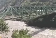 पाकिस्तान में बाढ़ का कहर: भारत द्वारा झेलम नदी में पानी छोड़ने से मची तबाही