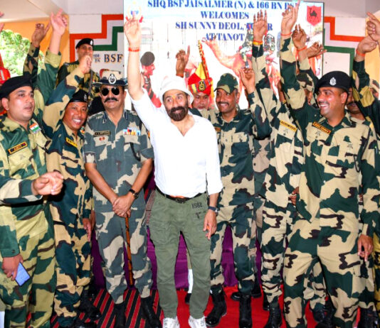 सनी देओल का धमाकेदार डांस! तनोट माता मंदिर में BSF जवानों संग ‘गदर’ गीत पर लगाए ठुमके, ‘जाट’ फिल्म की सफलता की मांगी मन्नत