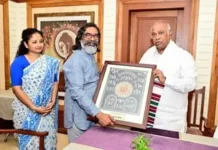 सीएम हेमंत सोरेन ने कांग्रेस अध्यक्ष मल्लिकार्जुन खड़गे से की मुलाकात, विभिन्न मुद्दों पर हुई चर्चा