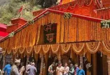 केदारनाथ धाम: कपाट खुलने से पहले 108 क्विंटल फूलों से सजा मंदिर, भव्यता देख आंखें हो जाएंगी फटी