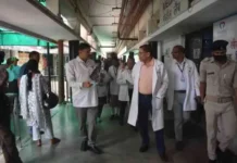 रिम्स में गंदगी पर भड़के निदेशक: अफसरों को लगाई फटकार, सुधार के निर्देश