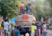 दिल्ली में जल संकट: भीषण गर्मी में पानी की बूंद-बूंद को तरसते लोग