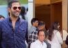 करिश्मा कपूर ने दिखाई संवेदना: पूर्व पति संजय कपूर के अंतिम संस्कार में शामिल होने पहुंचीं दिल्ली