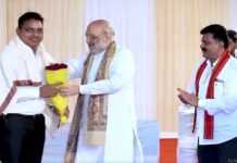 नक्सलवाद के खिलाफ ऑपरेशन में भूमिका निभाने वाले अधिकारियों से मिले अमित शाह