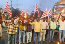 ओरमांझी में सरना समाज का मशाल जुलूस, सिरमटोली फ्लाइओवर के खिलाफ चार जून के बंद का ऐलान