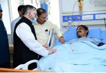 हॉकी खिलाड़ी विमल लकड़ा से मिले राज्यपाल
