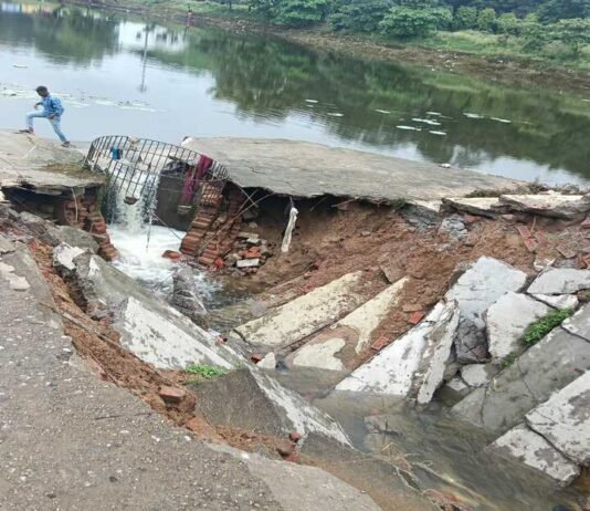 झमाझम बारिश खोल रही है नगर निगम की पोल