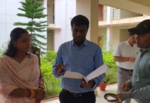 रांची उपयुक्त ने रातू प्रखंड कार्यालय और स्वास्थ्य केंद्र का किया औचक निरीक्षण, जताई सख्ती