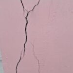 उद्घाटन से पहले दरकी 9 करोड़ की स्वास्थ्य केंद्र बिल्डिंग, भ्रष्टाचार के लगे आरोप