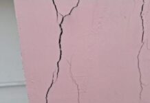 उद्घाटन से पहले दरकी 9 करोड़ की स्वास्थ्य केंद्र बिल्डिंग, भ्रष्टाचार के लगे आरोप