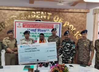 JJMP के सब जोनल कमांडर लवलेश गंझु ने किया आत्मसमर्पण, 50 से अधिक मामलों में था वांछित