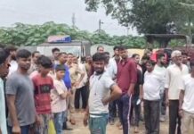 धनबाद में रंगदारी का विरोध करने पर फल विक्रेता भाइयों पर जानलेवा हमला, व्यापारियों में आक्रोश