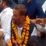 स्वागत के दौरान स्वामी प्रसाद मौर्य पर हमला, युवक ने माला पहनाने के बाद मारा थप्पड़