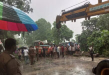 बाराबंकी में बड़ा हादसा, रोडवेज बस पर पेड़ गिरने से शिक्षक समेत 6 की मौत; 17 घायल