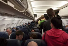 दुबई से सिंगापुर जा रही फ्लाइट में बिजनेस क्लास में चोरी का हाई-वोल्टेज ड्रामा, पत्नी की सूझबूझ से पकड़ा गया चोर