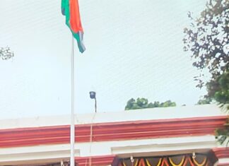 रांची DC ने किया ध्वजारोहण, स्वतंत्रता का दिया शुभकामना