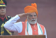 लाल किला से पीएम मोदी का सख्त संदेश – किसानों के साथ मरते दम तक खड़े रहेंगे
