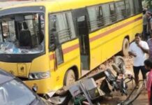 रांची में खेलगांव के पास स्कूल बस ने ले ली युवती की जान
