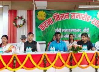 करमा पर्व मिलन में मांदर की थाप पर झूमे उपायुक्त