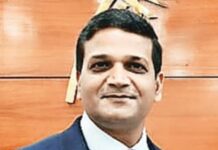 भूमि घोटाले के मामले में फंसे पूर्व DC को सुप्रीम कोर्ट से नहीं मिली राहत