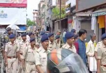 दुर्गा पूजा में सुरक्षा अलर्ट के लिए रांची पुलिस ने किया फ्लेग मार्च