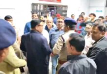 धनबाद में व्यापारी पर फायरिंग, लूट कर फरार बदमाश