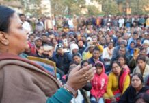 झारखंड के मनरेगा कर्मियों से मिली मंत्री दीपिका