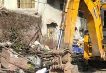 रांची नगर निगम ने अतिक्रमण के दौरान हटाए 25 से अधिक ढांचे