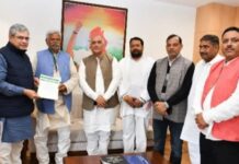 झारखंड JDU ने रेल मंत्री को सौंपा मांग की पत्र