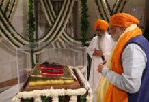 प्रकाश पर्व पर PM ने दी गुरु गोबिंद सिंह जी को श्रद्धांजलि