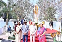 मोरहाबादी में गांधी जी के पुण्यतिथि पर भावपूर्ण श्रद्धांजलि