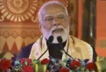 वंदे भारत से असम, मोदी के बेहतरीन रोड शो में कांग्रेस पर वार