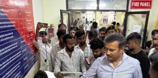 रिम्स में घायल छात्र नेता बबलू महतो से मिलने पहुंचे सुदेश महतो