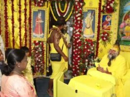 वृंदावन दौरा में राष्ट्रपति ने की प्रेमानंद महाराज से मुलाकात