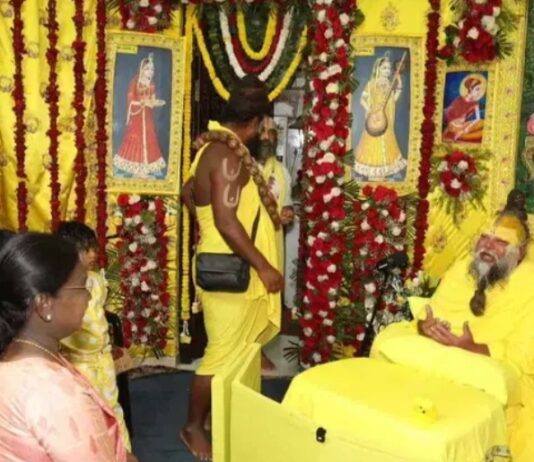 वृंदावन दौरा में राष्ट्रपति ने की प्रेमानंद महाराज से मुलाकात