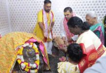 भक्ति में लीन मथुरा दौरे पर गोवर्धन पहुंचीं राष्ट्रपति मुर्मू