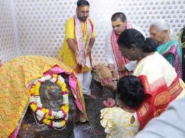 भक्ति में लीन मथुरा दौरे पर गोवर्धन पहुंचीं राष्ट्रपति मुर्मू
