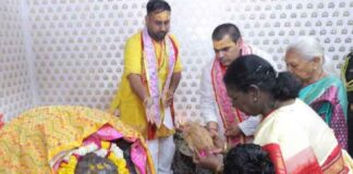 भक्ति में लीन मथुरा दौरे पर गोवर्धन पहुंचीं राष्ट्रपति मुर्मू