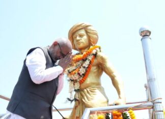 उलिहातू पहुंच उपराष्ट्रपति ने दिया बिरसा मुंडा को नमन