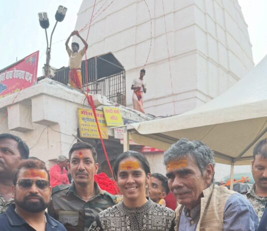 बाबा नगरी पहुंची प्रसिद्ध बैडमिंटन खिलाड़ी सानिया नेहवाल